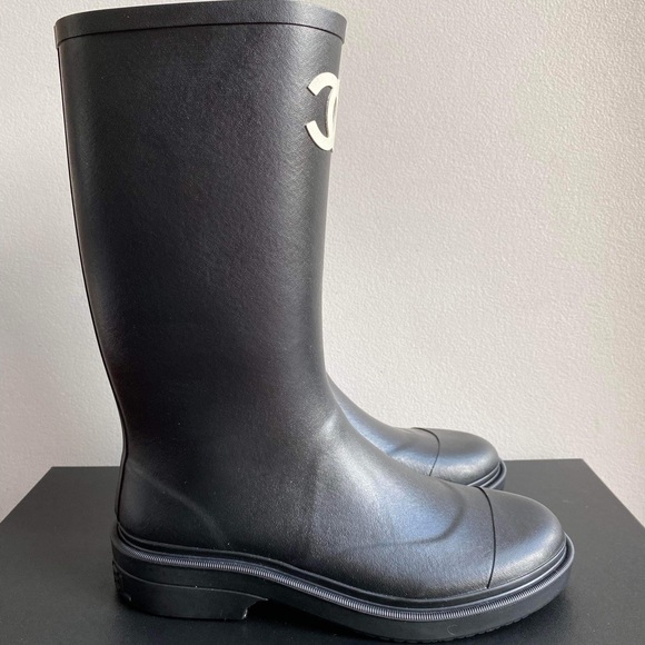 Size 39 Chanel Rainboots Brand New in Box - Picture 3 of 4